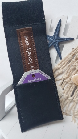 Wickeltäschchen vintage schwarz/schwarz mit bernsteinfarbiger und türkiser Naht. Motiv und Grösse wählbar.